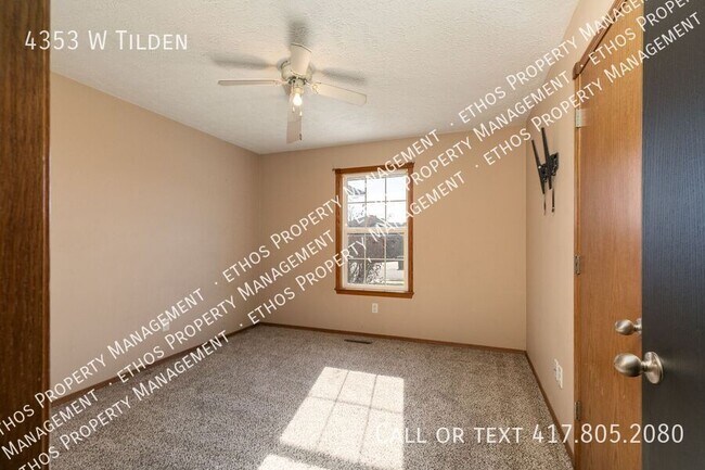 Building Photo - 4353 W Tilden St