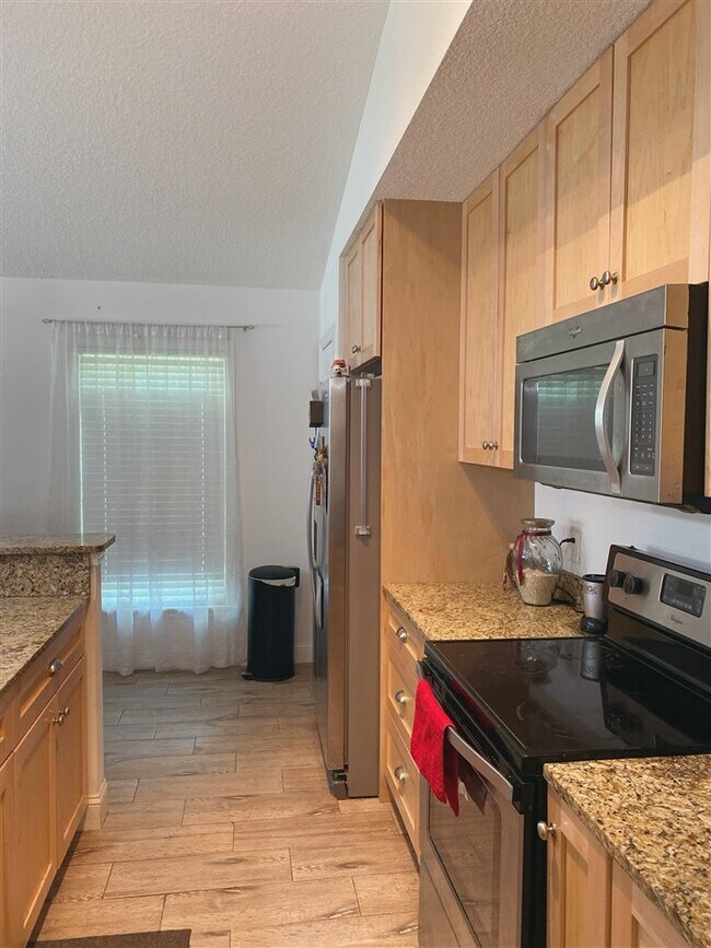 Building Photo - 209 7th Ln