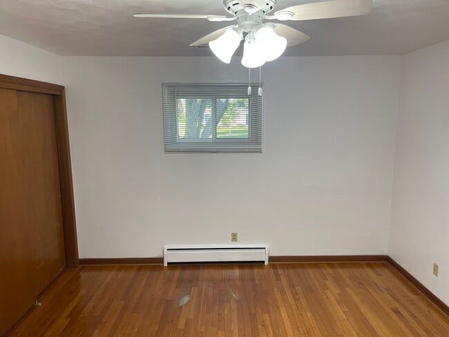 Building Photo - Spacious 3-Bedroom Home on Half-Acre Lot in Top-Rated Pleasant Valley School District!