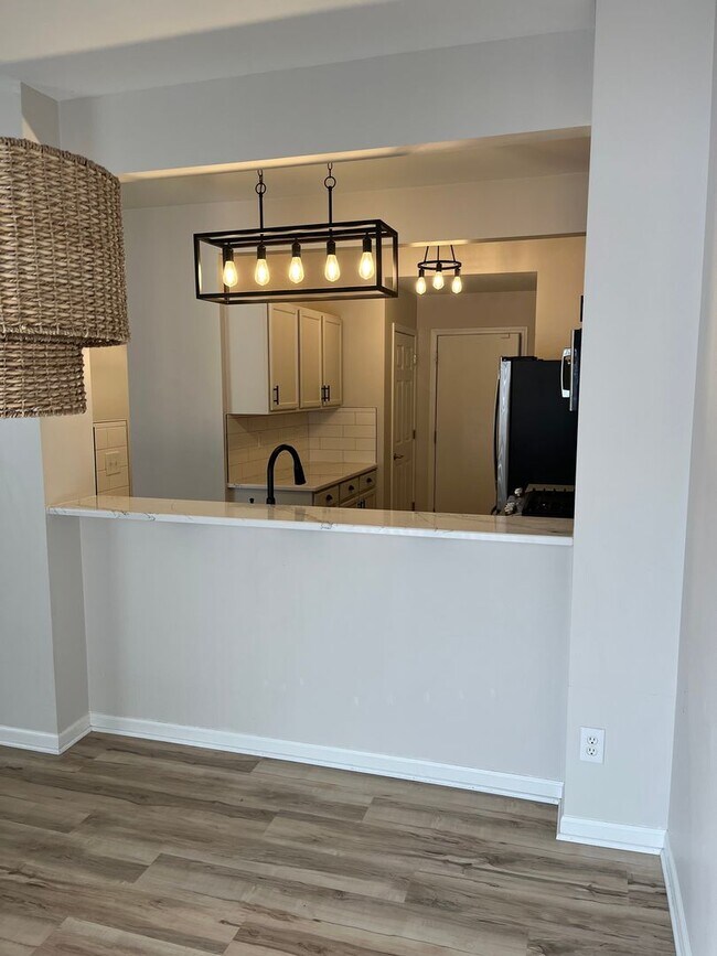 Building Photo - 3 Bedroom Condo Loves Park