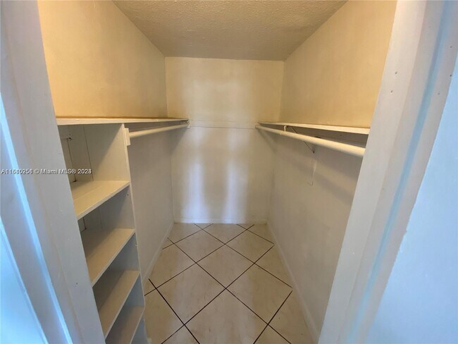 Building Photo - 1901 SW 67th Ave