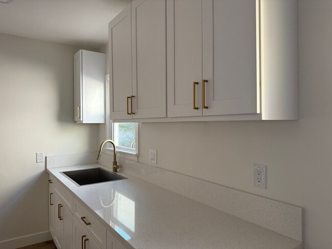 Building Photo - 415 S Main St