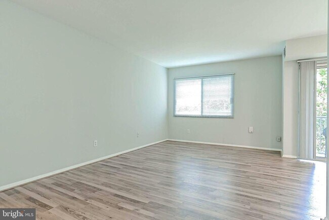 Building Photo - 8000 Le Havre Pl