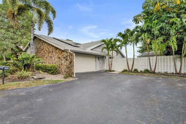 Building Photo - 1020 Bayberry Point Dr