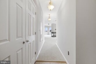 Building Photo - 801 S Greenbrier St