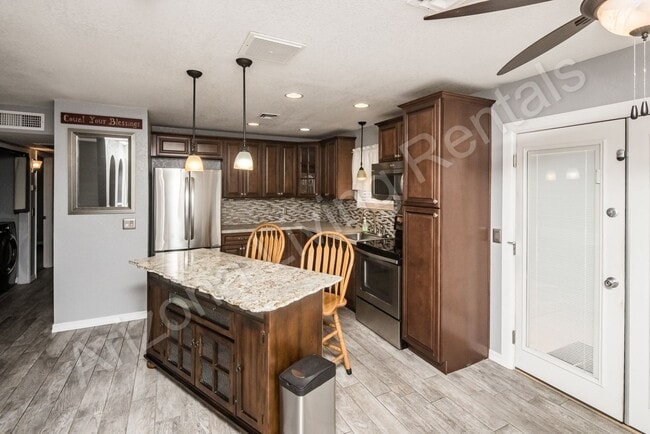 Building Photo - POOL HOME WITH CASITA