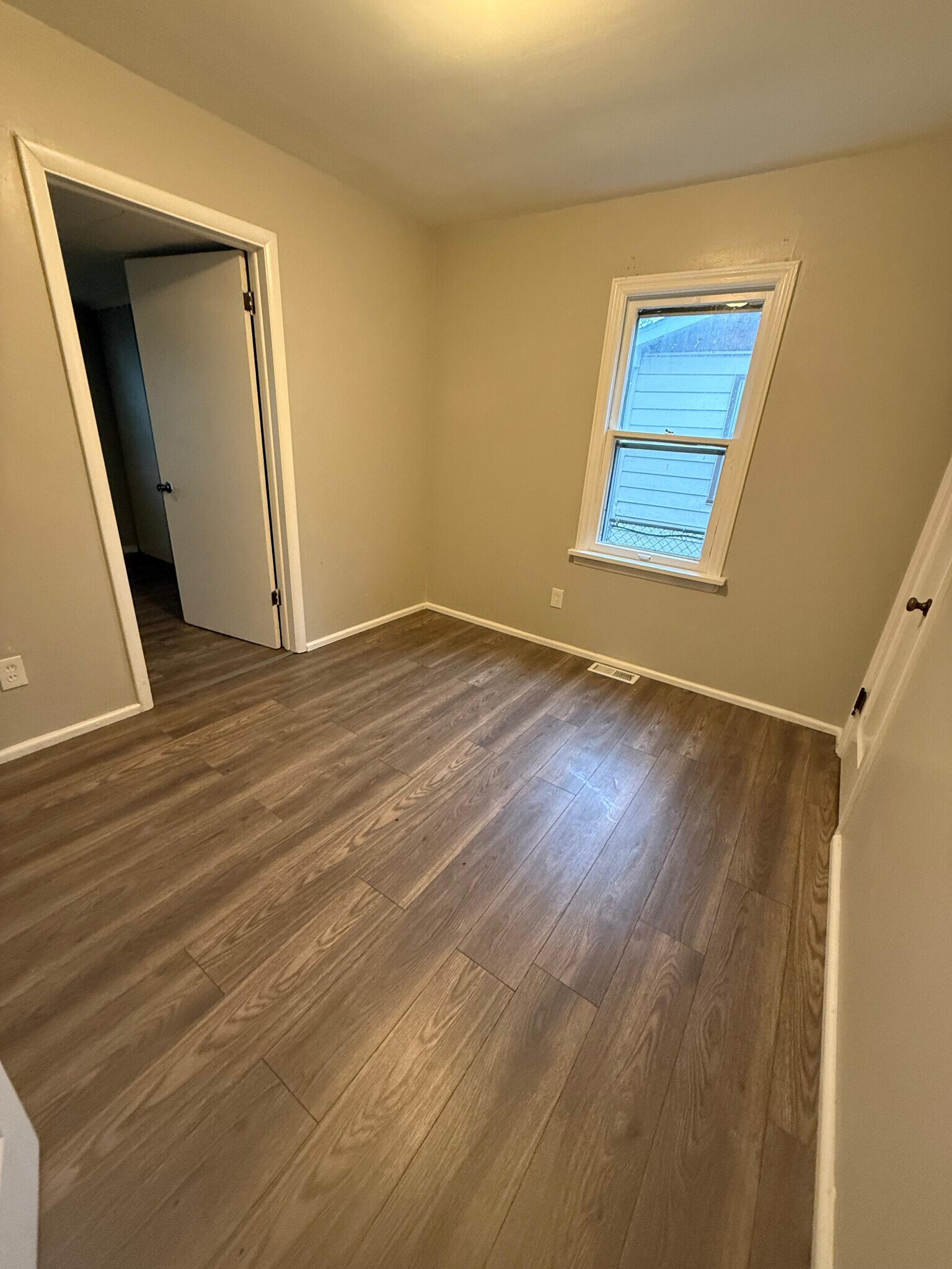 Building Photo - 58 David St