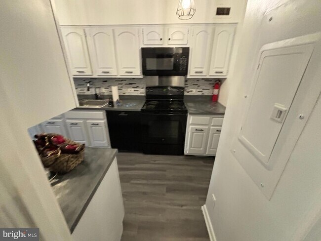 Building Photo - 1001 26th St NW