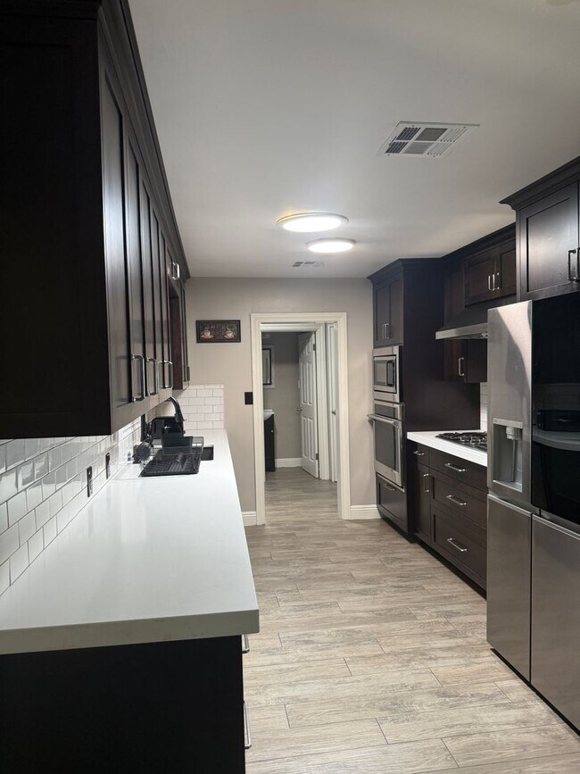 Building Photo - 1065 Del Moll Dr