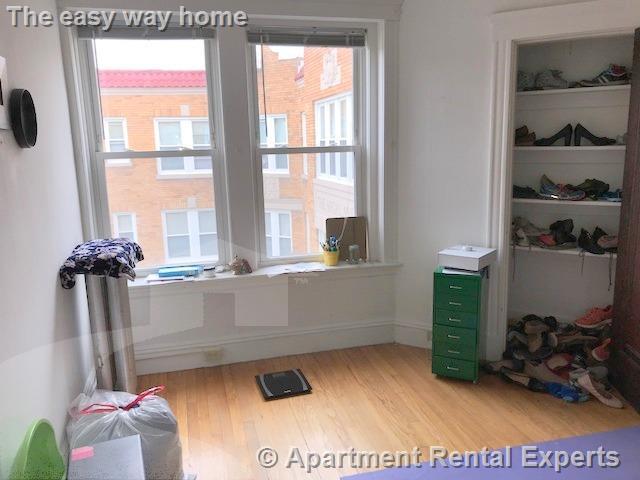 Building Photo - 172 Maple St