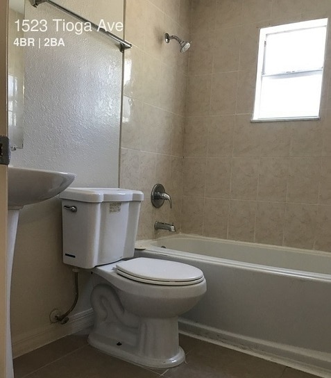 Building Photo - Spacious 4bdrm/2bath Home with 1 car garage ** Section 8 OK ** March 15