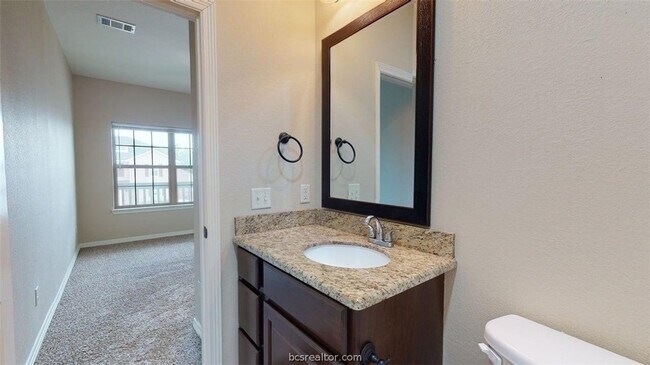 Building Photo - 303 Ash St