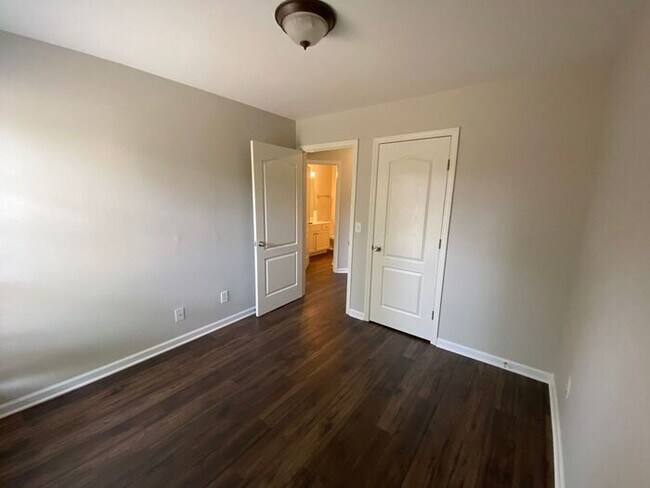 Building Photo - Beautiful Brick Home in Mt Juliet - Pet Fr...