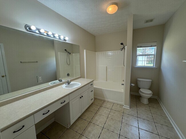 Building Photo - Prattville Home