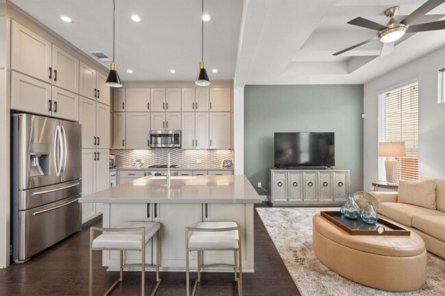 Building Photo - 915 Banyon St