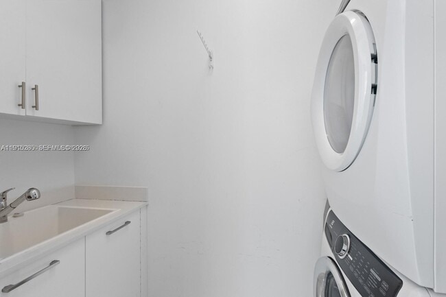 Building Photo - 1451 Brickell Ave