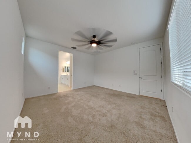 Building Photo - 40029 W Crane Dr