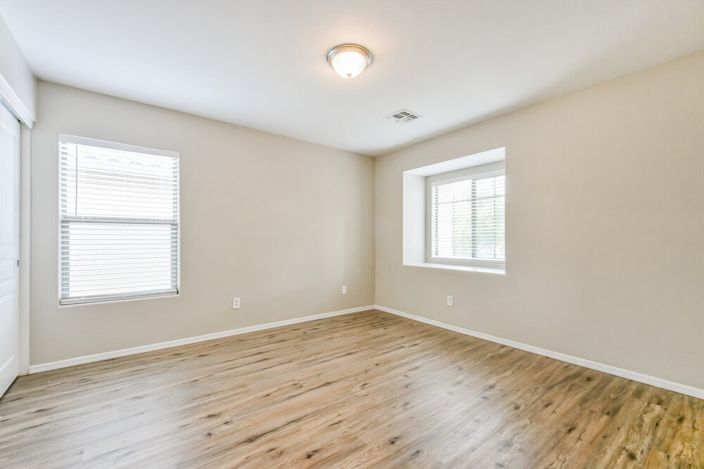 Building Photo - 3884 E Santa Fe Ln