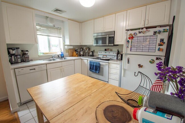 Building Photo - 655 Concord Ave