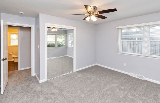 Building Photo - NEWLY UPDATED!! 3 Bedroom, 2 Bathroom Home in Des Moines!