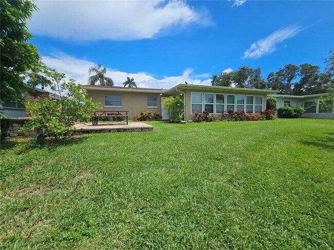 Building Photo - 672 Gershwin Dr