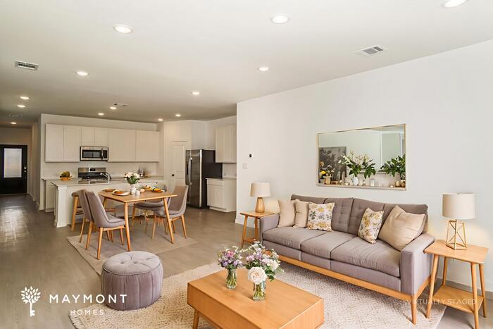 Building Photo - 4052 Shaw Tree