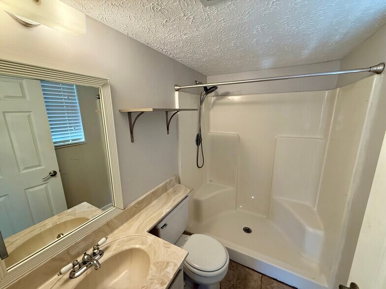 Building Photo - 701 New Horizon St