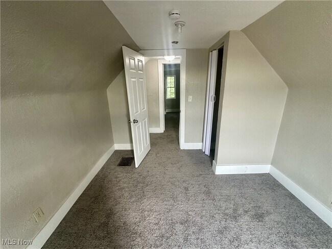 Building Photo - 555 Lumiere St
