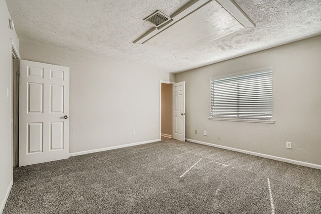 Building Photo - 226 Tara Plantation Dr