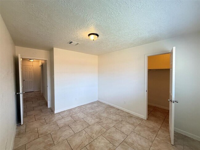 Building Photo - 10715 Sagewillow Ln