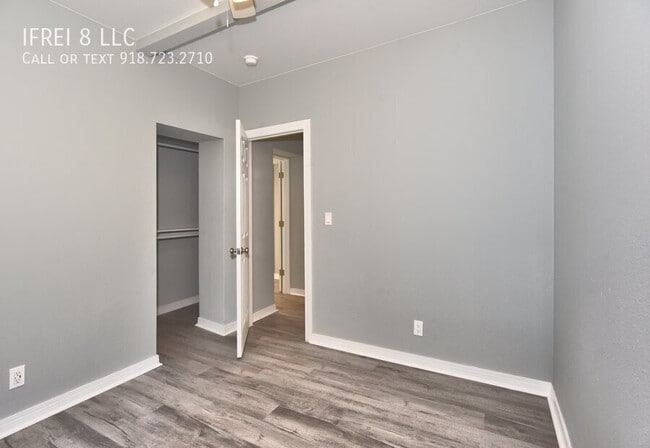 Building Photo - 3803 W Admiral Blvd