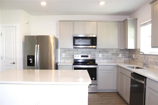 Building Photo - 30600 Thunderbird Dr