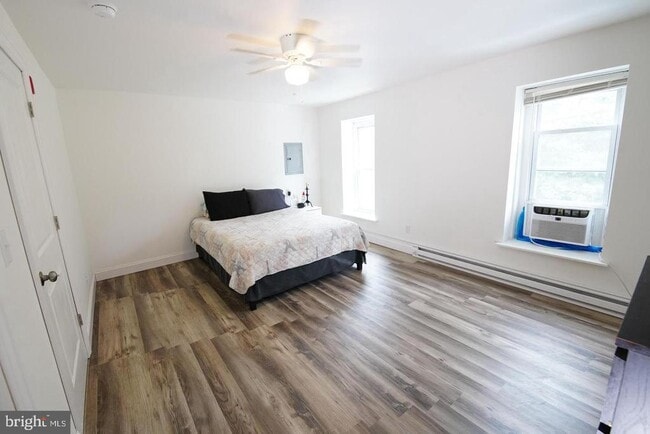 Building Photo - 409 Hermitage St