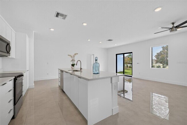 Building Photo - 6336 Chorus Dr
