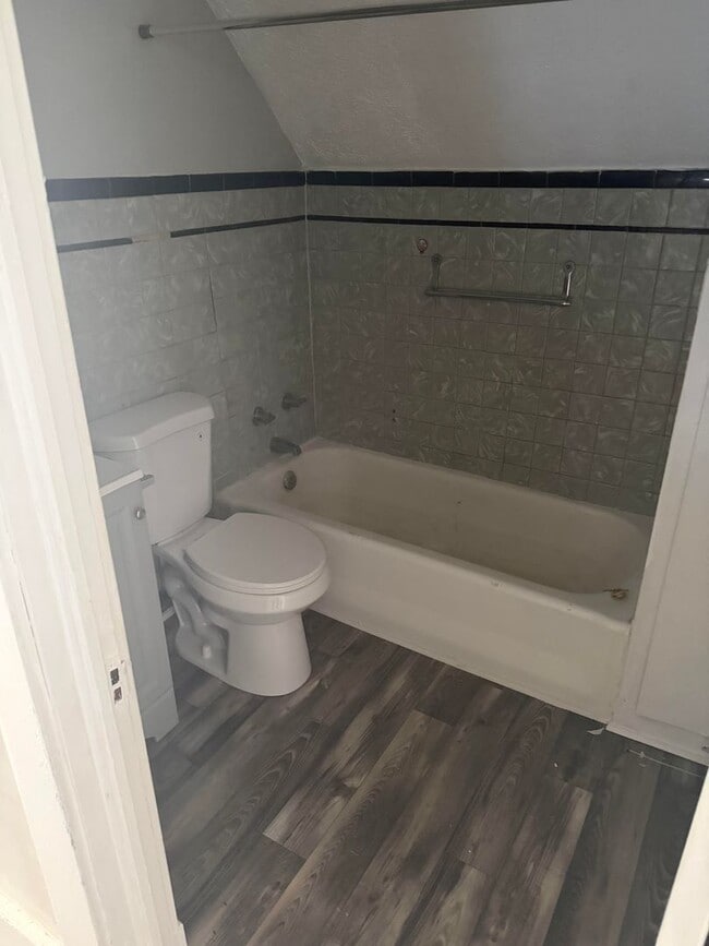 Building Photo - LEASING SPECIAL - MOVE IN BY 1/1/2026 AND RECEIVE 2ND MONTH OF RENT FREE.