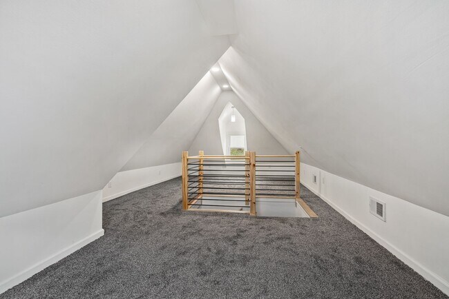 Building Photo - Beautiful Fully Renovated 3 Bedroom Home In Swissvale.  Available Immediately.