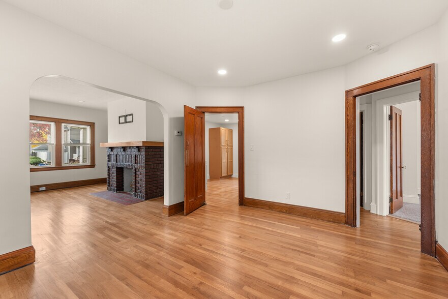 Building Photo - 2085 Marlowe Ave