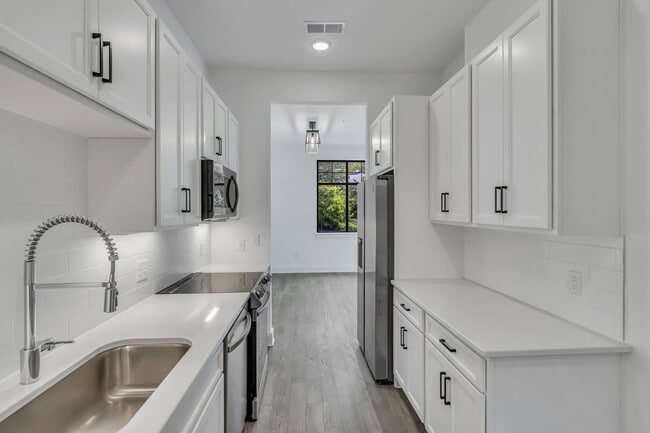 Building Photo - 1403 Martin St