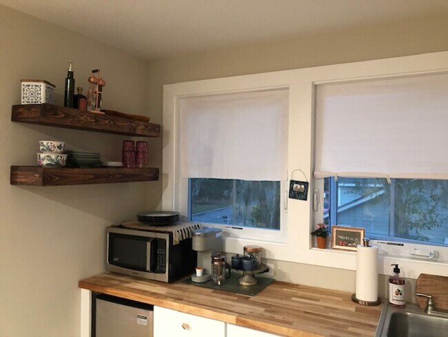 Building Photo - Stunning Home in Rose Hill! $1,000 October...