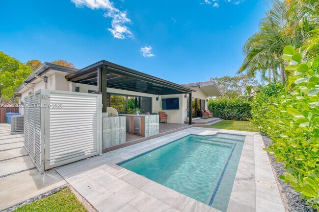 Building Photo - 1940 SW 32nd Pl