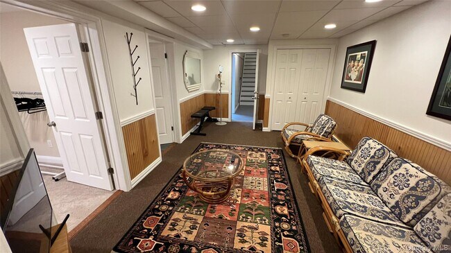 Building Photo - 10 Messina Ave