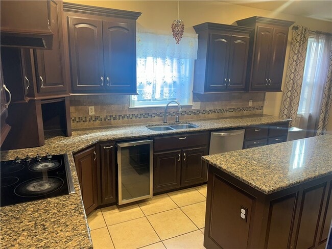 Building Photo - 4500 SW Swinton Dr