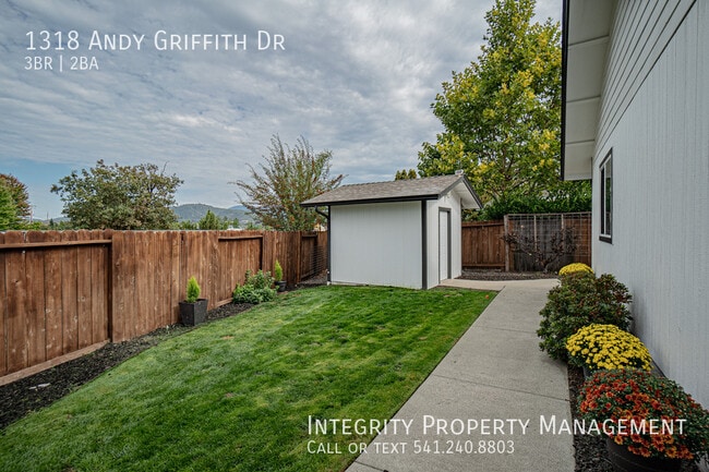 Building Photo - 1318 Andy Griffith Dr