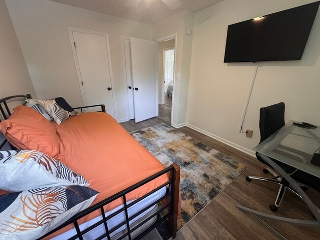 Building Photo - Newly Renovated 3bed/1.5bath