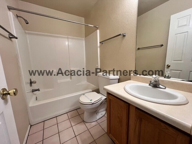 Building Photo - **Gated!!**Two Bedroom Townhome