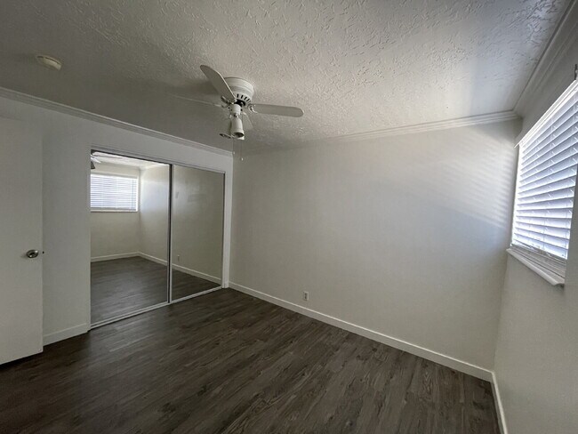 Building Photo - 510 E 500 S