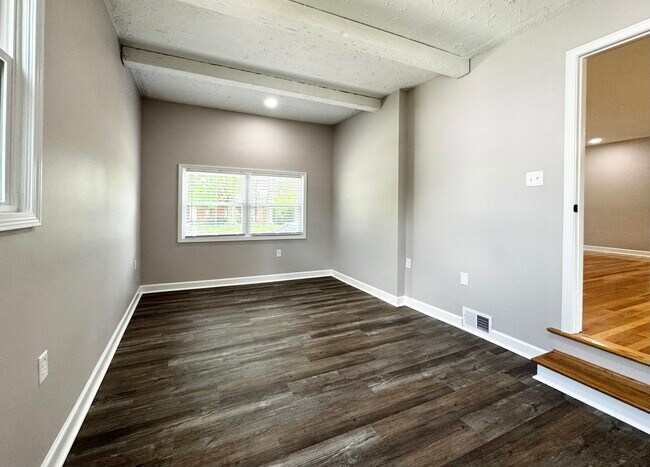 Building Photo - 1821 Blue Ridge Dr