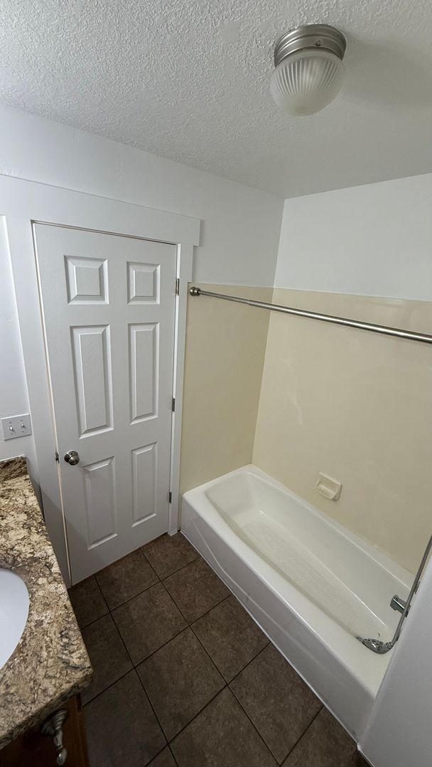 Building Photo - Large Single Family Lehi Home available now!