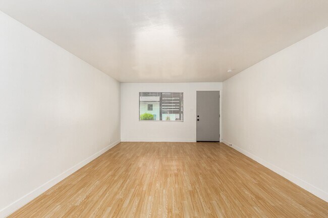 Building Photo - 1231 E Thomas Rd