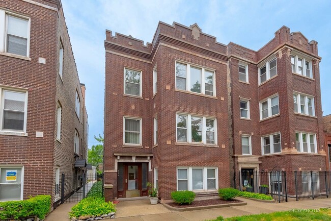 Primary Photo - 2314 W Huron St